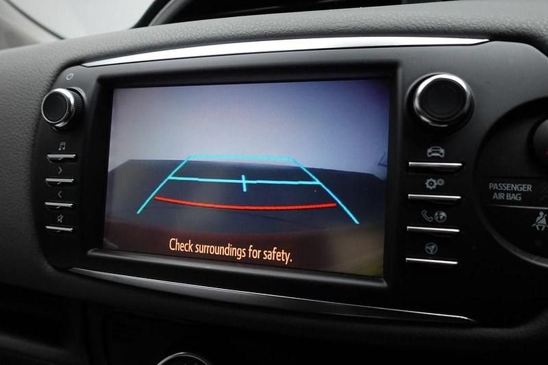 Used Toyota Yaris 111 HP (81 kW) 2017 Red Hatchback