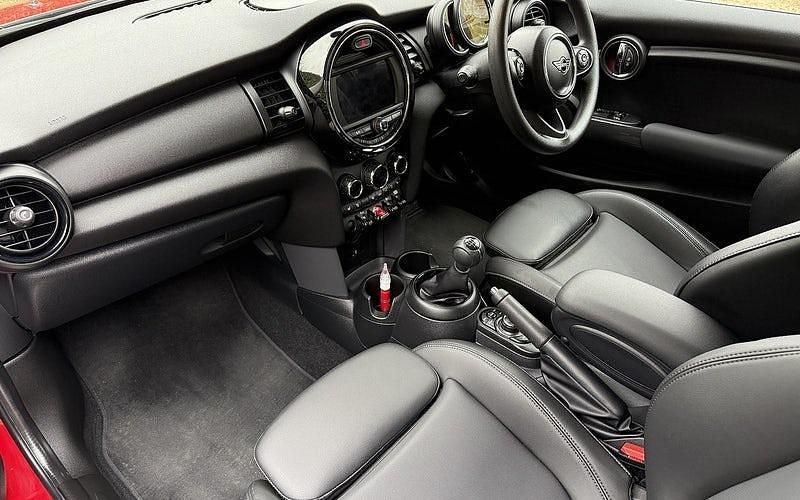 Used Mini ONE Classic 102 HP (75 kW) 2021 Hatchback