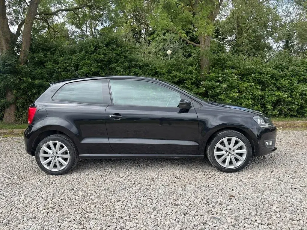 Used VW Polo Edition 60 HP (44 kW) 2014 Black Hatchback