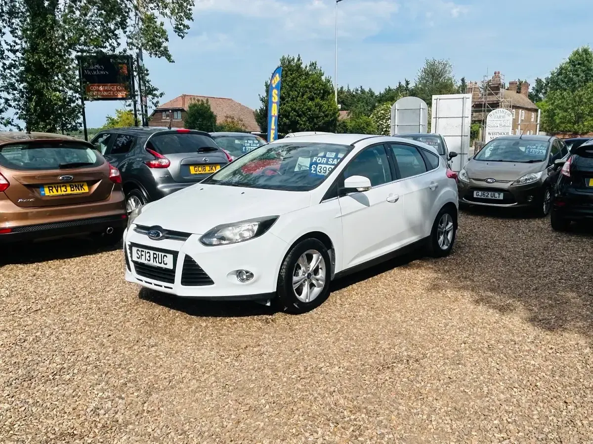 Used Ford Focus Zetec 2013 White Hatchback