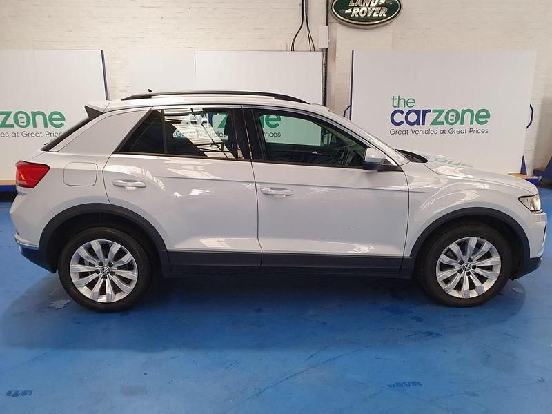 Used VW T-Roc SE 115 HP (84 kW) 2018 Silver SUV