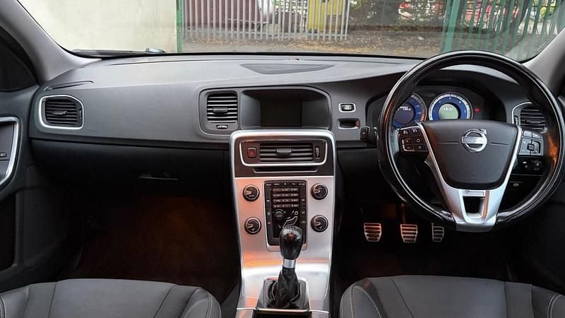 Used Volvo V60 R-Design 115 HP (84 kW) 2013 Black Estate