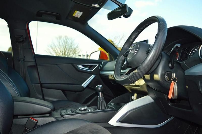 Begagnad Audi Q2 S-Line 116 HK (85 kW) 2018 Orange SUV