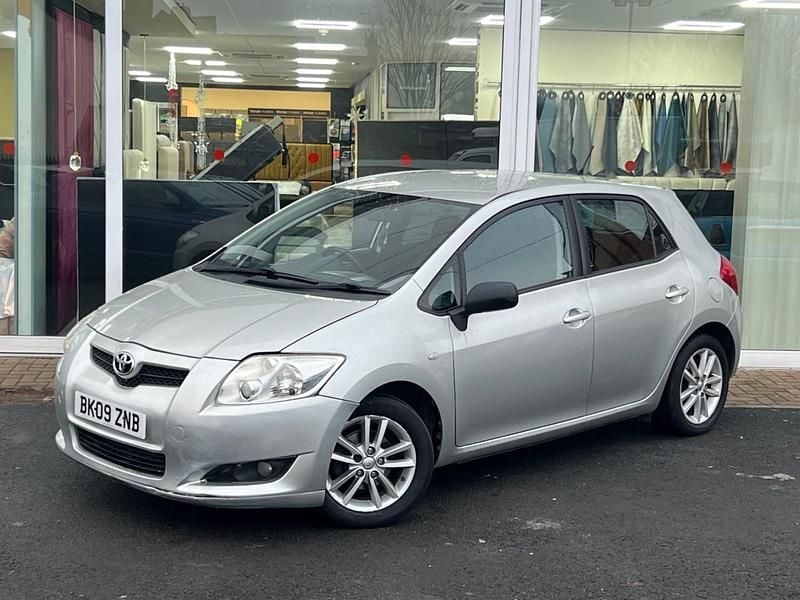 Silver Used 2009 Toyota Auris Hatchback | £1,500 (Good price) - Image 1/4
