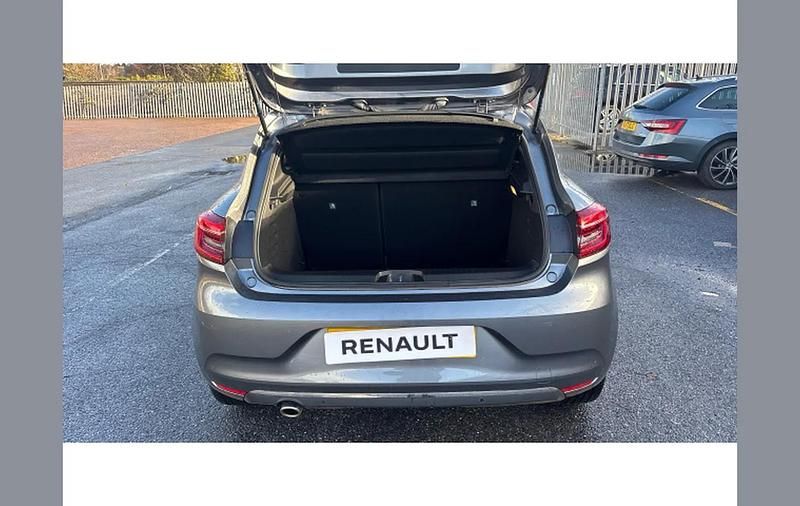 Used Renault Clio V Techno 90 HP (66 kW) 2022 Grey Hatchback