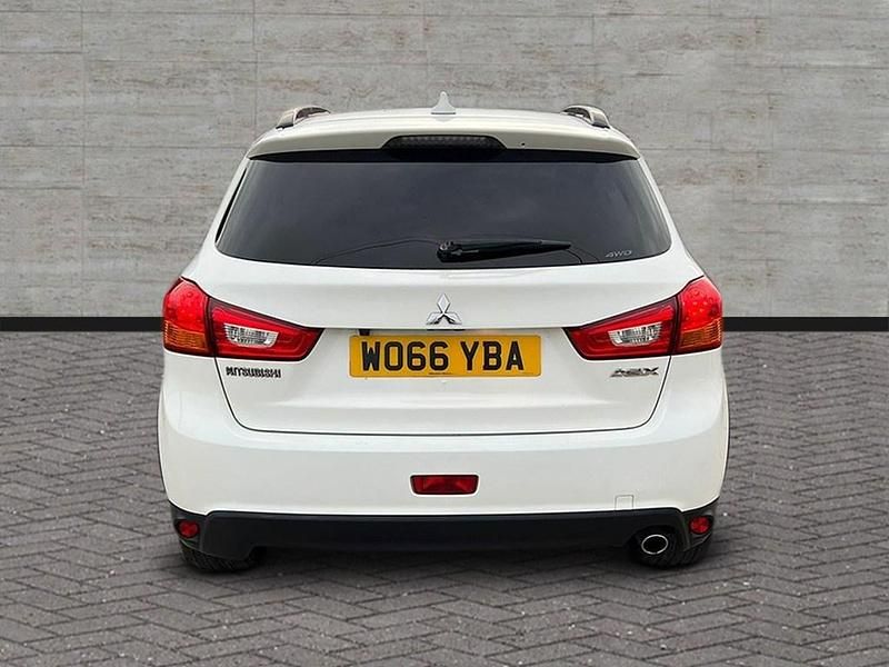 Used Mitsubishi ASX 147 HP (108 kW) 2017 White SUV