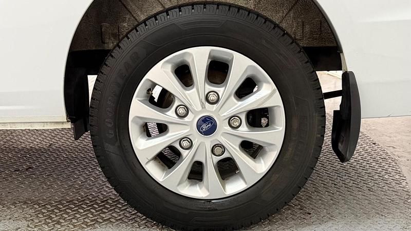 Used Ford Transit Custom Limited 130 HP (95 kW) 2023 White Van