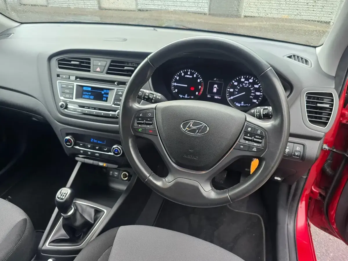 Używany Hyundai i20 Premium 84 KM (61 kW) 2016 Czerwony Hatchback