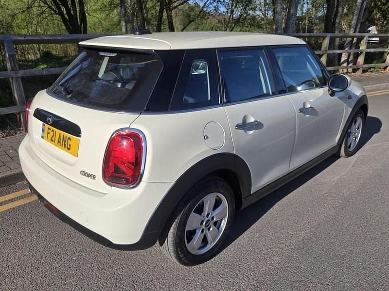 Used Mini Cooper Classic 136 HP (100 kW) 2019 White Hatchback