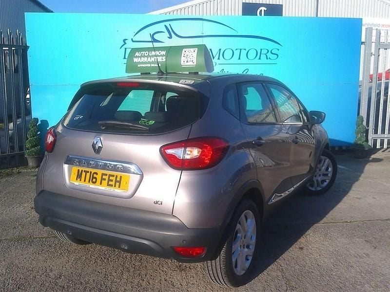 Used Renault Captur Dynamique 90 HP (66 kW) 2016 Grey SUV