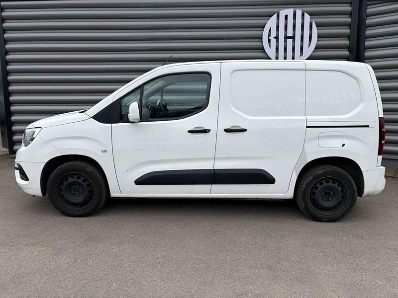 Used Vauxhall Combo Sportive 100 HP (73 kW) 2021 White MPV