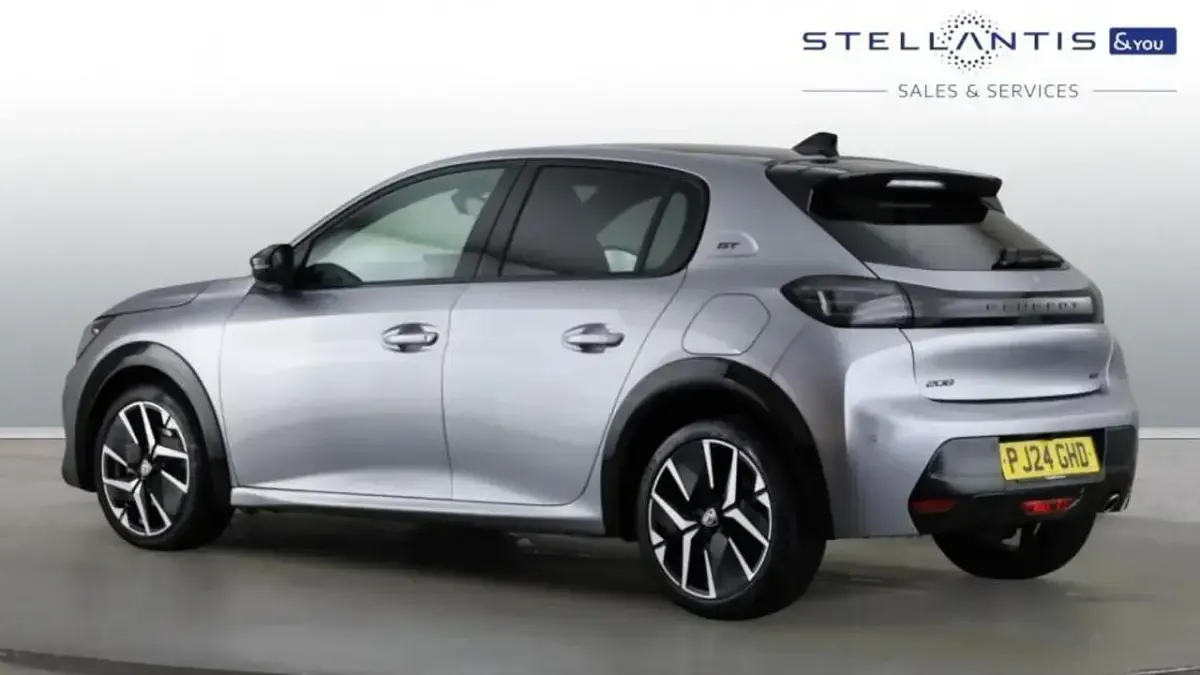 Used Peugeot 208 GT 99 HP (72 kW) 2024 Grey Hatchback