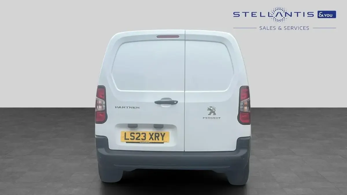 Used Peugeot Partner Premium 102 HP (75 kW) 2023 White MPV