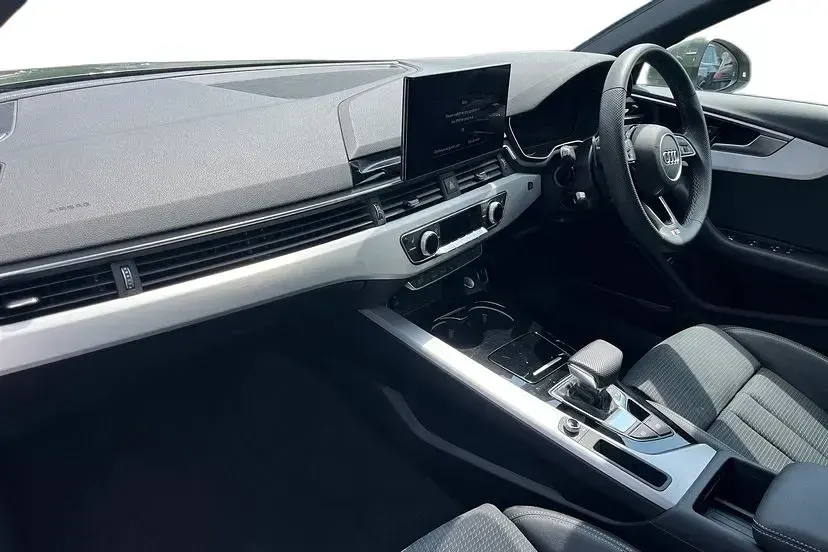 Used Audi A4 S-Line 204 HP (150 kW) 2024 District green Estate