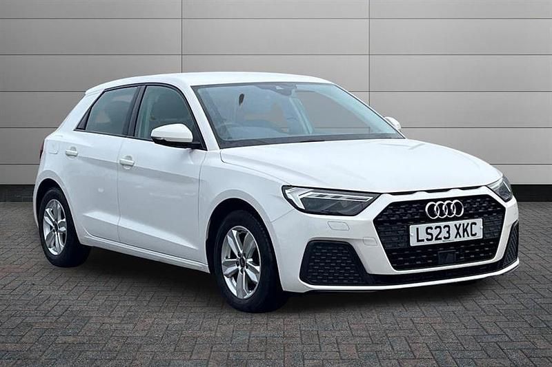 Used Audi A1 Design 95 HP (69 kW) 2023 Shell white SUV
