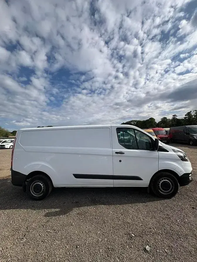 Used Ford Transit Custom 130 HP (95 kW) 2021 White Van