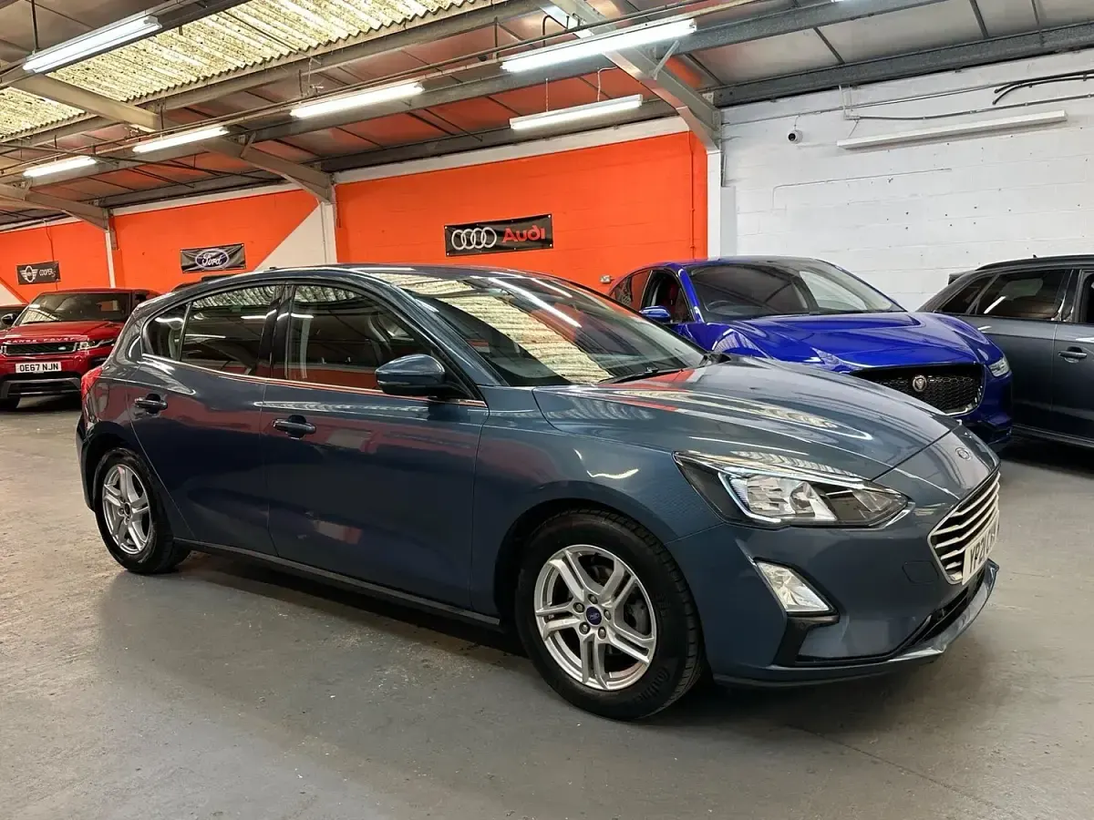 Used Ford Focus Zetec 120 HP (88 kW) 2021 Blue Hatchback