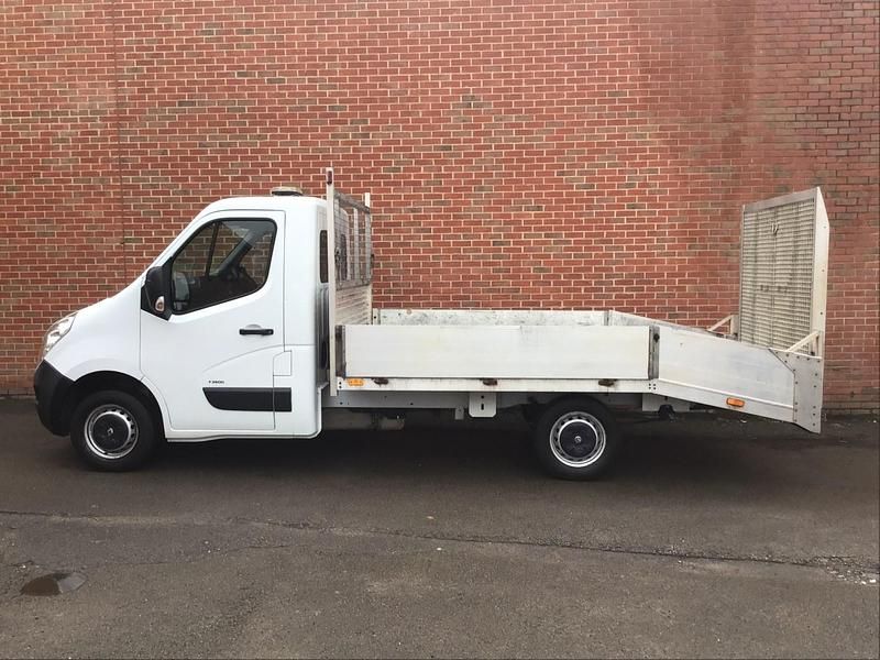 Second-hand Vauxhall Movano 130 CP (95 kW) 2018 Alb Monovolum