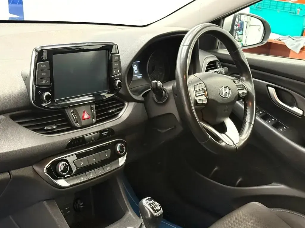 Used Hyundai i30 SE 120 HP (88 kW) 2018 Silver Hatchback