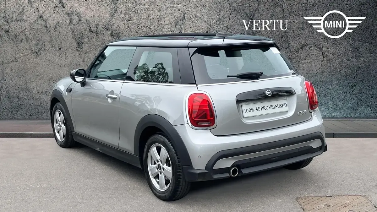 Usado Mini Cooper Classic 136 HP (100 kW) 2024 Prateado Citadino