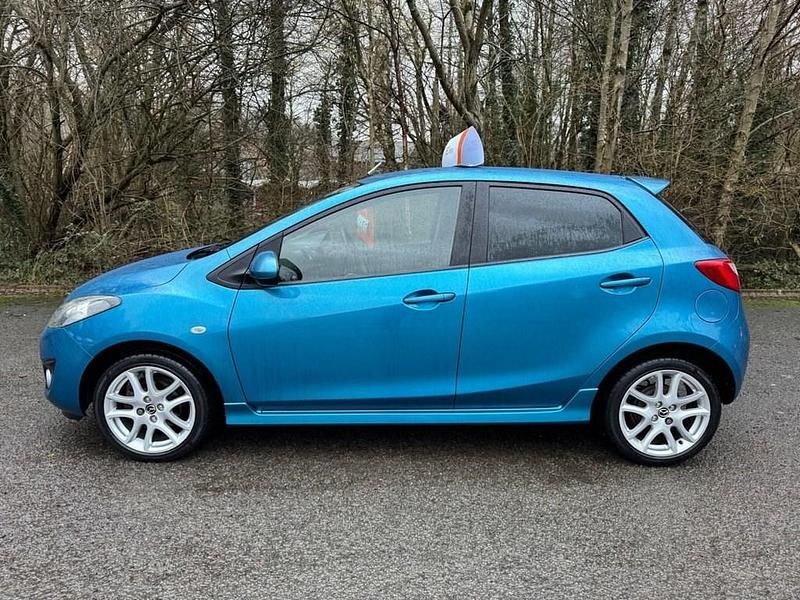 Second-hand Mazda 2 Inclusive 2013 Albastru Hatchback