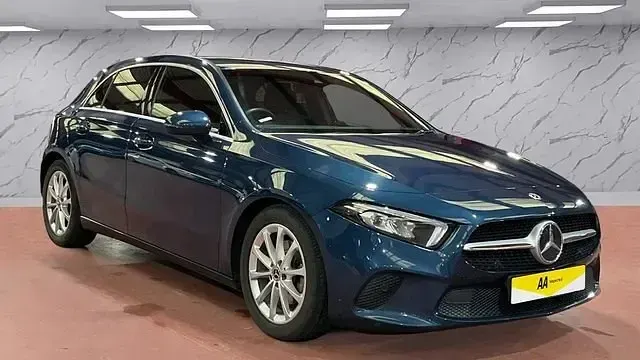 Begagnad Mercedes A150 Executive 150 HK (110 kW) 2020 Blå Halvkombi