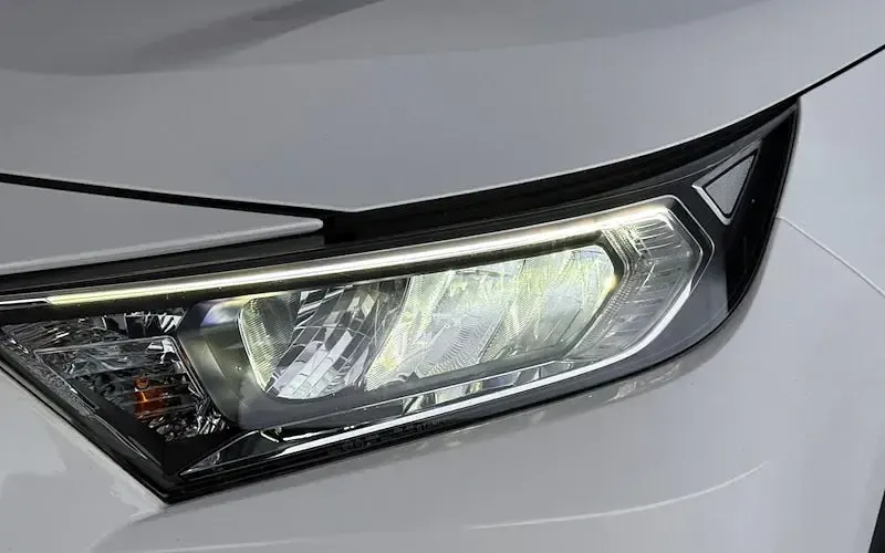 Used Toyota RAV4 Hybrid Design 222 HP (163 kW) 2021 White SUV