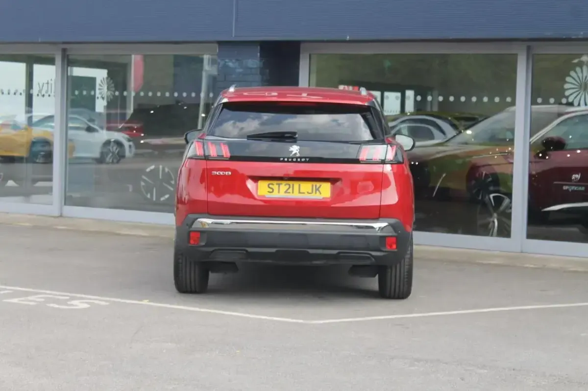 Used Peugeot 3008 Allure Premium 130 HP (95 kW) 2021 Red SUV