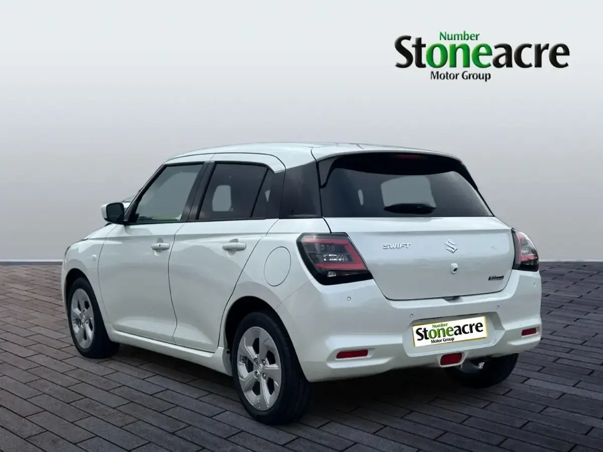 Begagnad Suzuki Swift 82 HK (60 kW) 2025 Vit Halvkombi