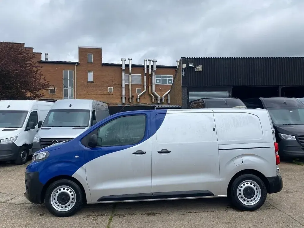 Käytetty Peugeot Expert 100 HP (73 kW) 2020 Valkoinen Van