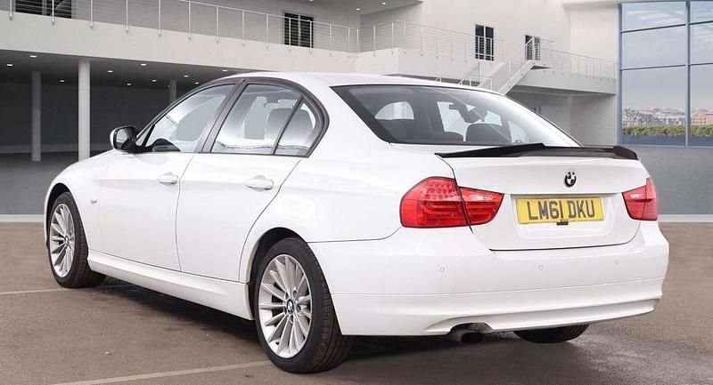Used BMW 318 2011 White Sedan
