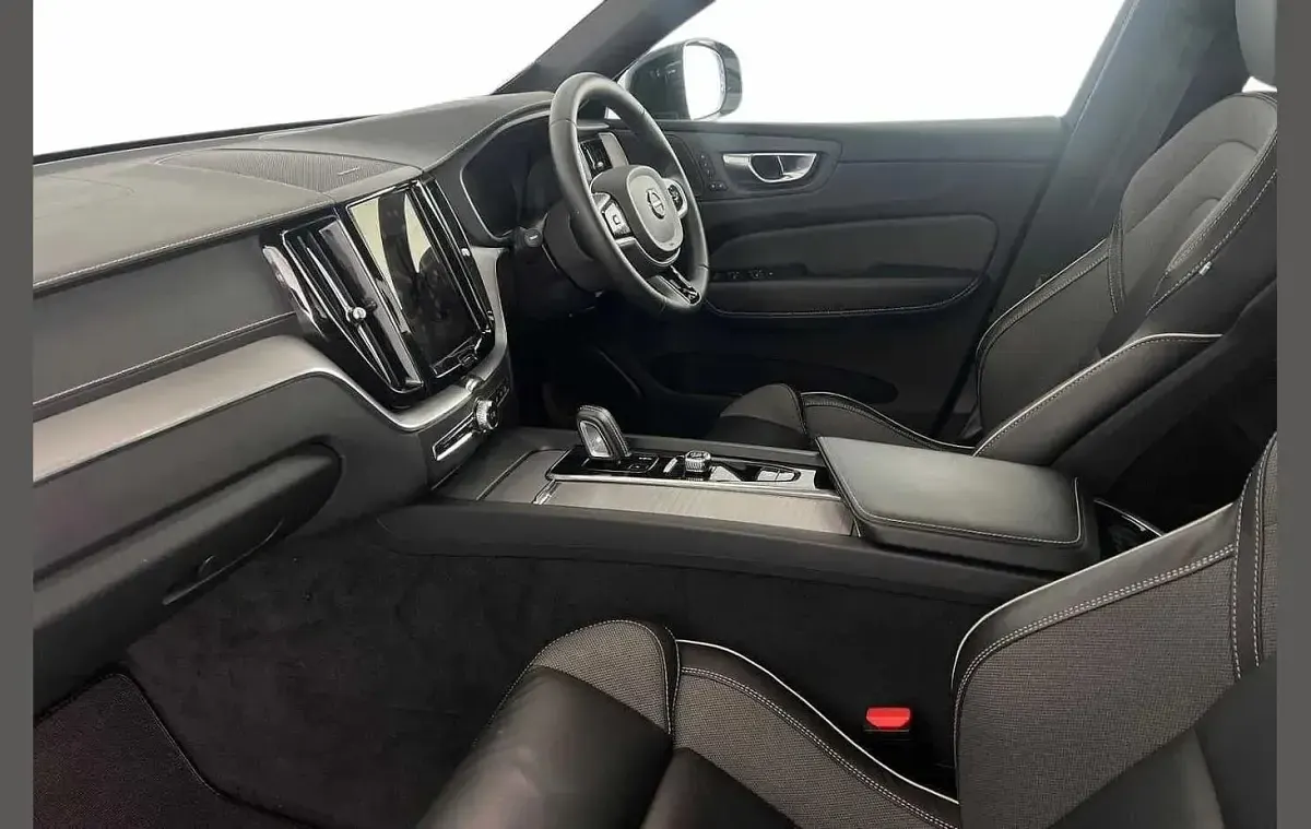 Used Volvo XC60 R-Design Pro 194 HP (142 kW) 2021 Other SUV