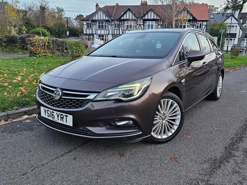 Used Vauxhall Astra Elite 136 HP (100 kW) 2016 Brown Estate