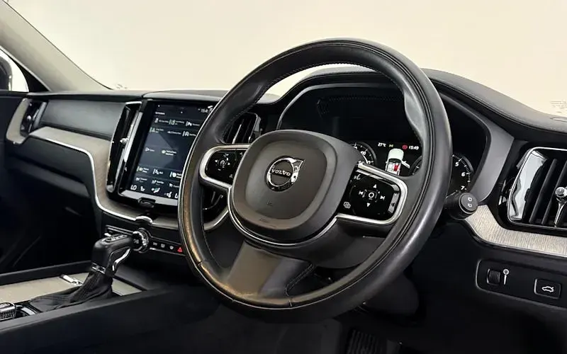 Used Volvo XC60 Inscription 250 HP (183 kW) 2018 Black SUV