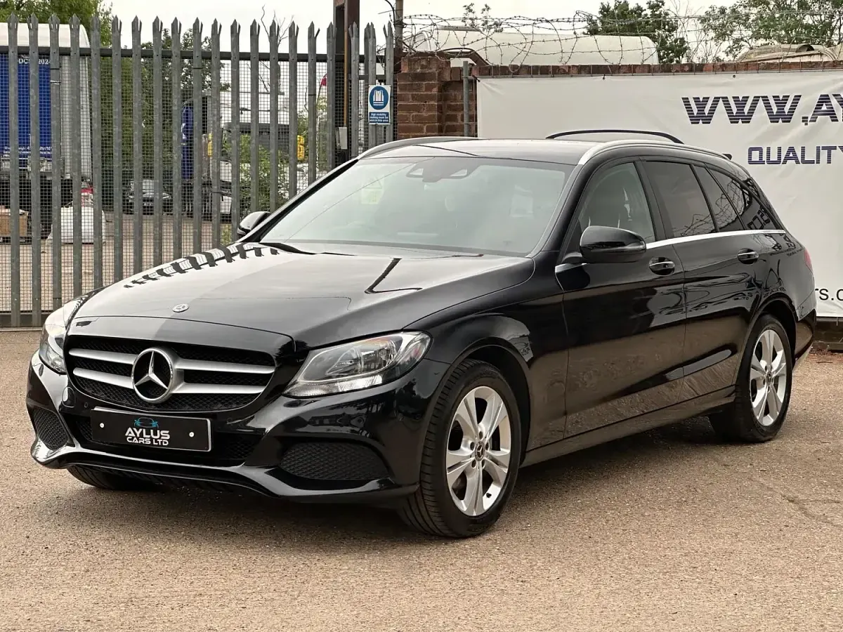 Used Mercedes C200 Executive 184 HP (135 kW) 2018 Black Estate
