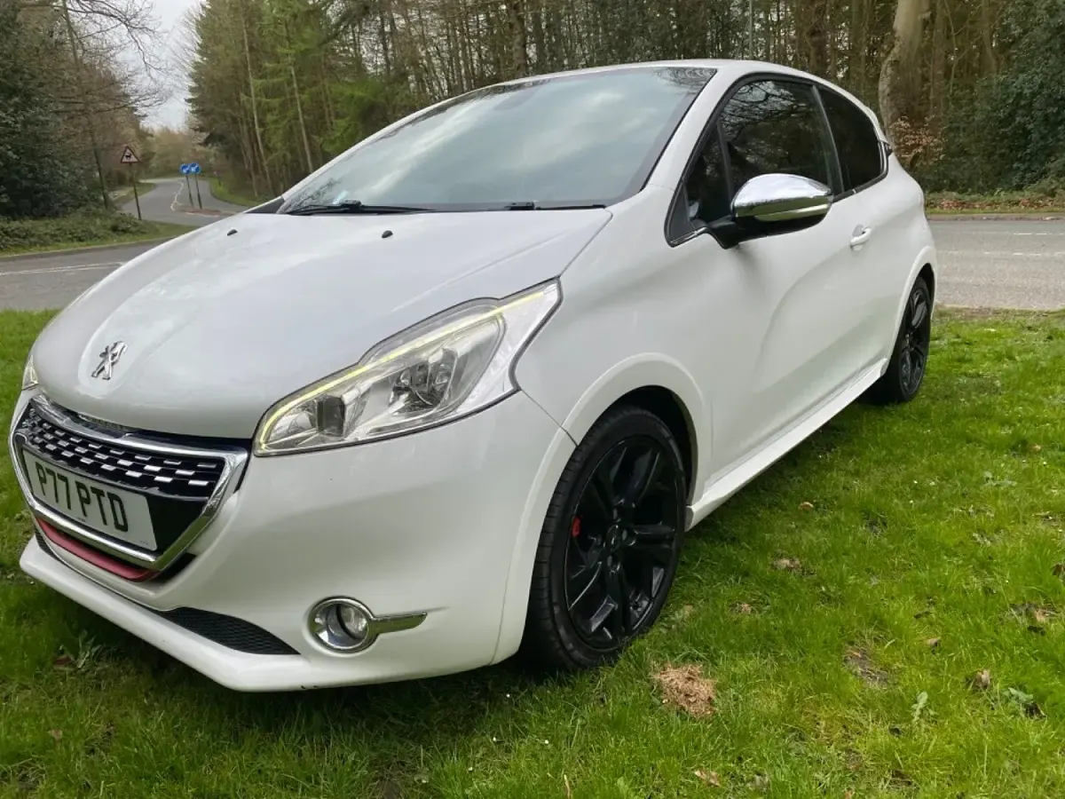 Used Peugeot 208 GTi 2013 White Hatchback