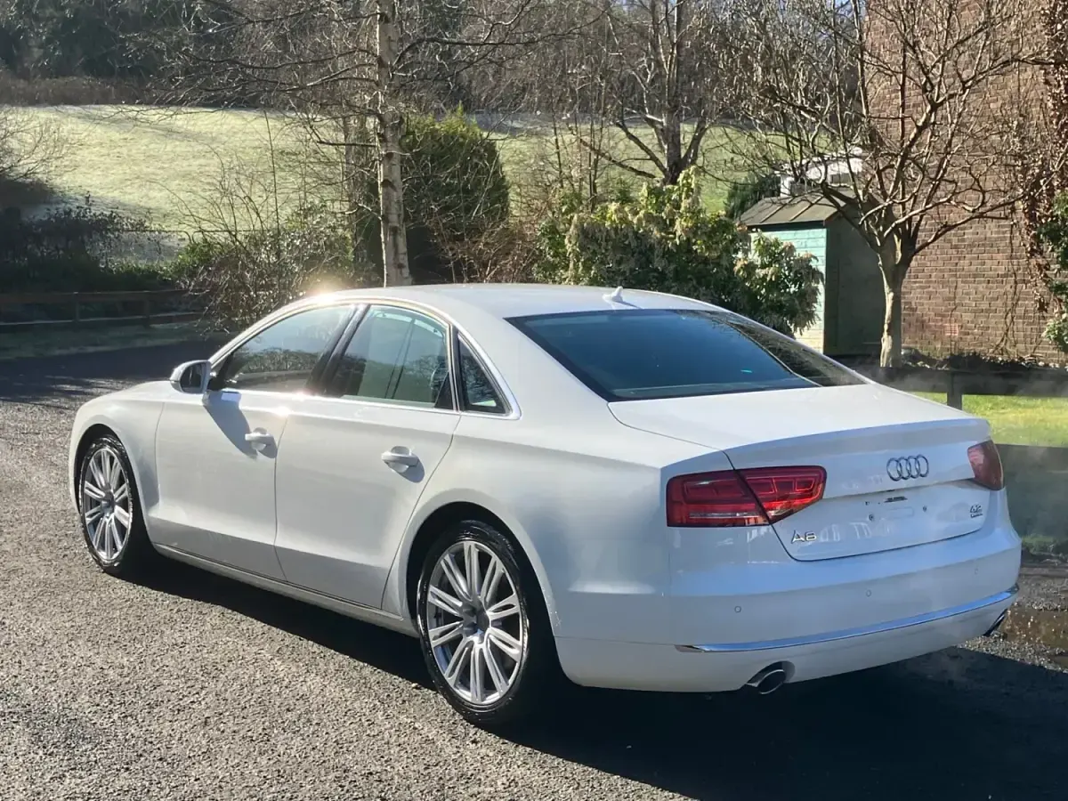 Begagnad Audi A8 372 HK (273 kW) 2011 Vit Sedan