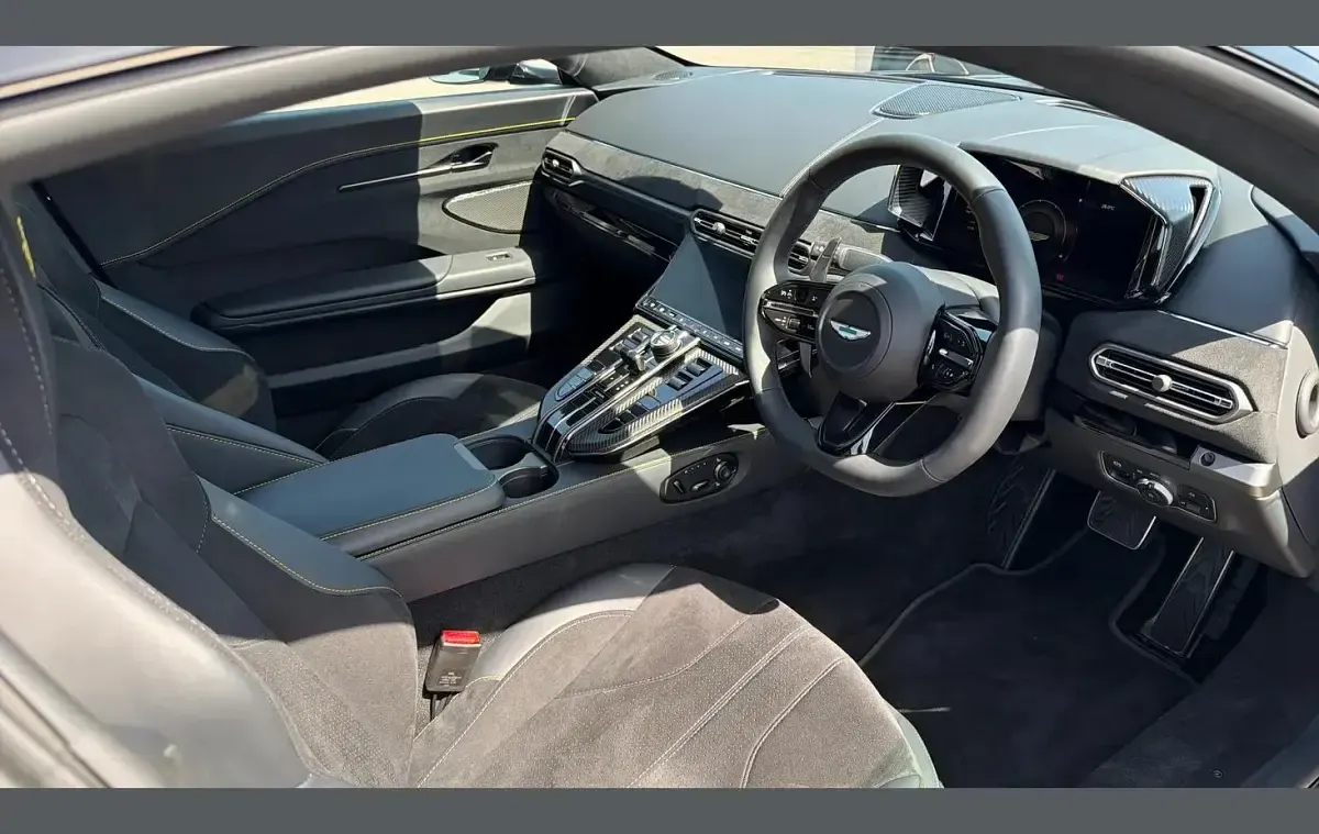 New Aston Martin V8 Vantage 655 HP (481 kW) 2025 Black Coupe