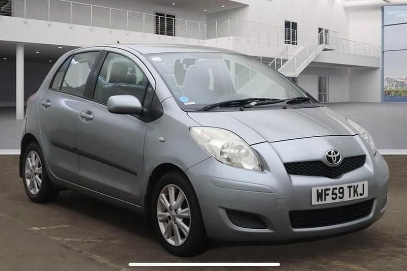 Silver Used 2009 Toyota Yaris Hatchback | £3,490 (Fair price) - Image 1/1
