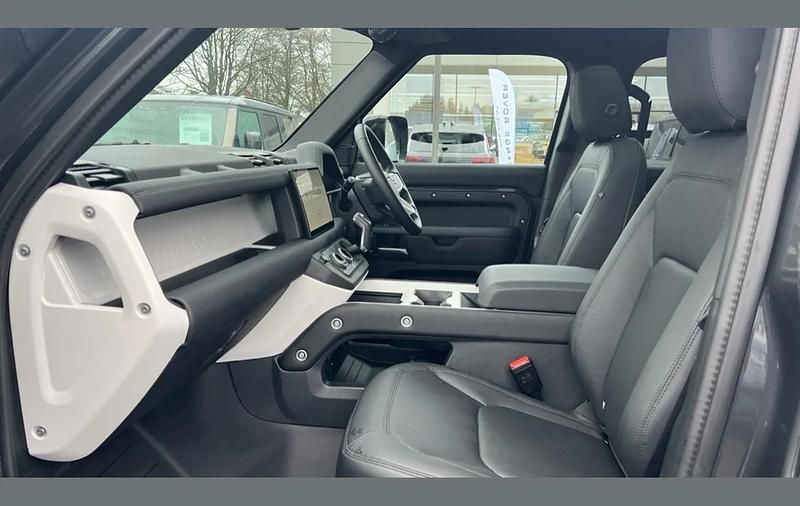 Used Land Rover Defender SE Dynamic 350 HP (257 kW) 2024 Carpathian grey  SUV