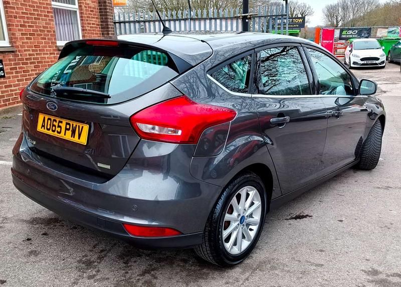 Used Ford Focus Titanium 125 HP (91 kW) 2015 Grey Hatchback