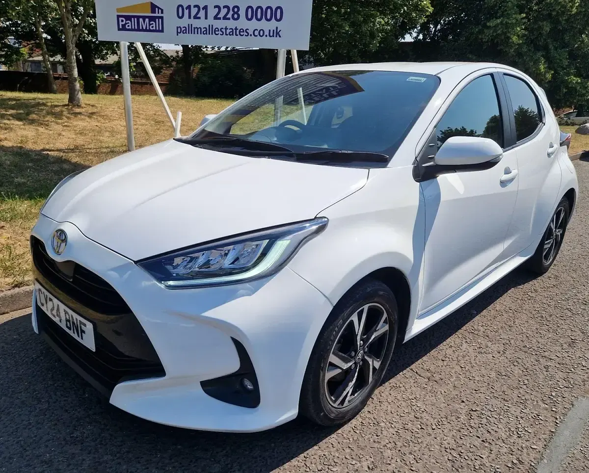 Used Toyota Yaris Design 2024 White Hatchback