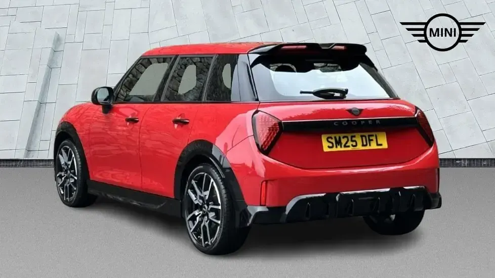 Used Mini Cooper Hatch 113 kW (154 HP) 2025 Red Hatchback
