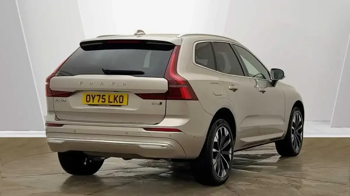 Used Volvo XC60 Ultra 250 HP (183 kW) 2025 Gold SUV