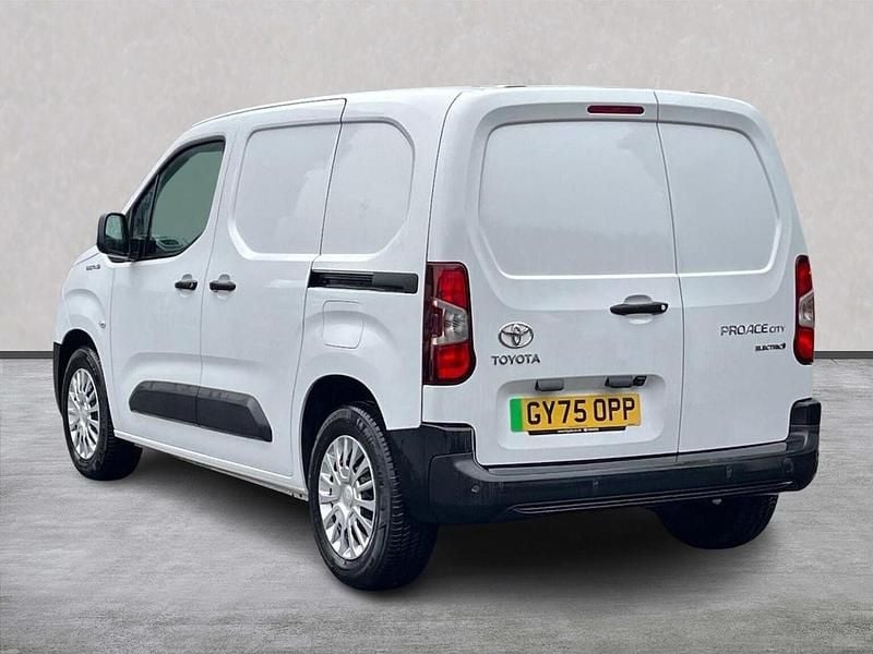 New Toyota Proace 50 kW (68 HP) 2025 White MPV