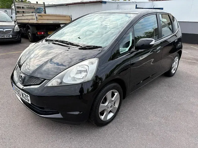 Begagnad Honda Jazz ES 100 HK (73 kW) 2010 Svart Halvkombi