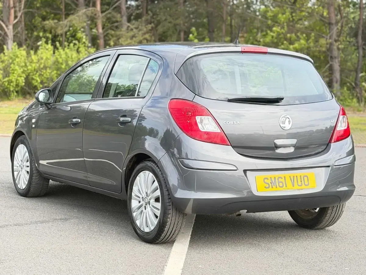 Używany Vauxhall Corsa Excite 85 KM (62 kW) 2012 Szary Hatchback