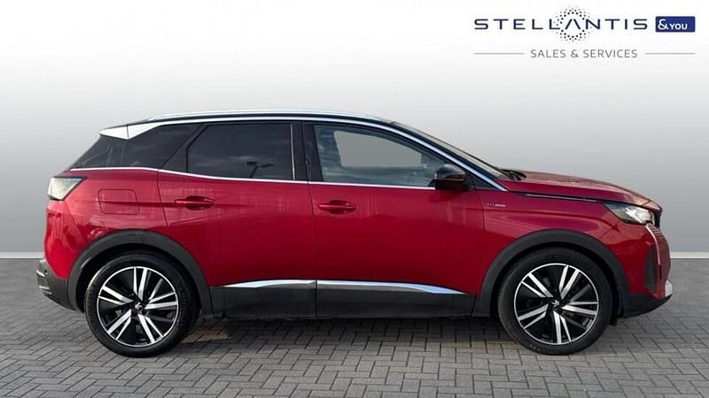 Used Peugeot 3008 Premium 222 HP (163 kW) 2022 Red SUV