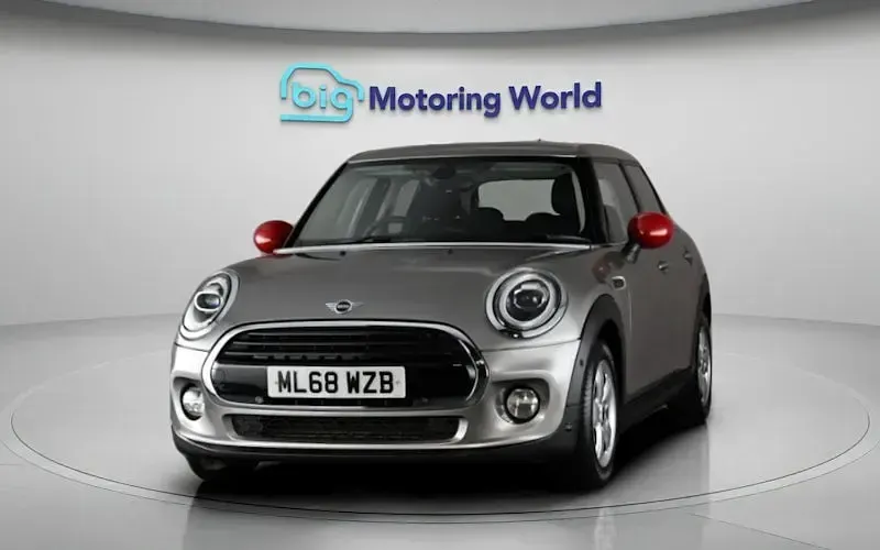 Gebraucht Mini Cooper Hatch 136 PS (100 kW) 2018 Silber Kleinwagen