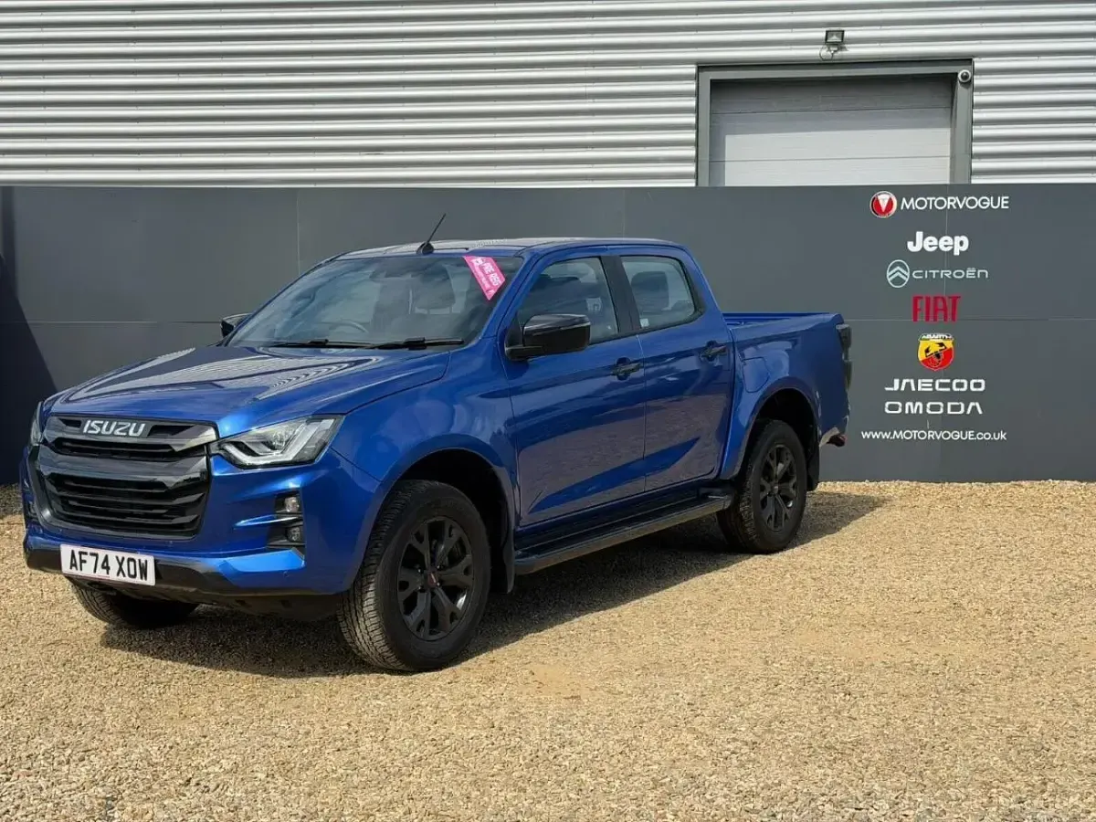 Used Isuzu D-Max 162 HP (119 kW) 2024 Blue Pickup